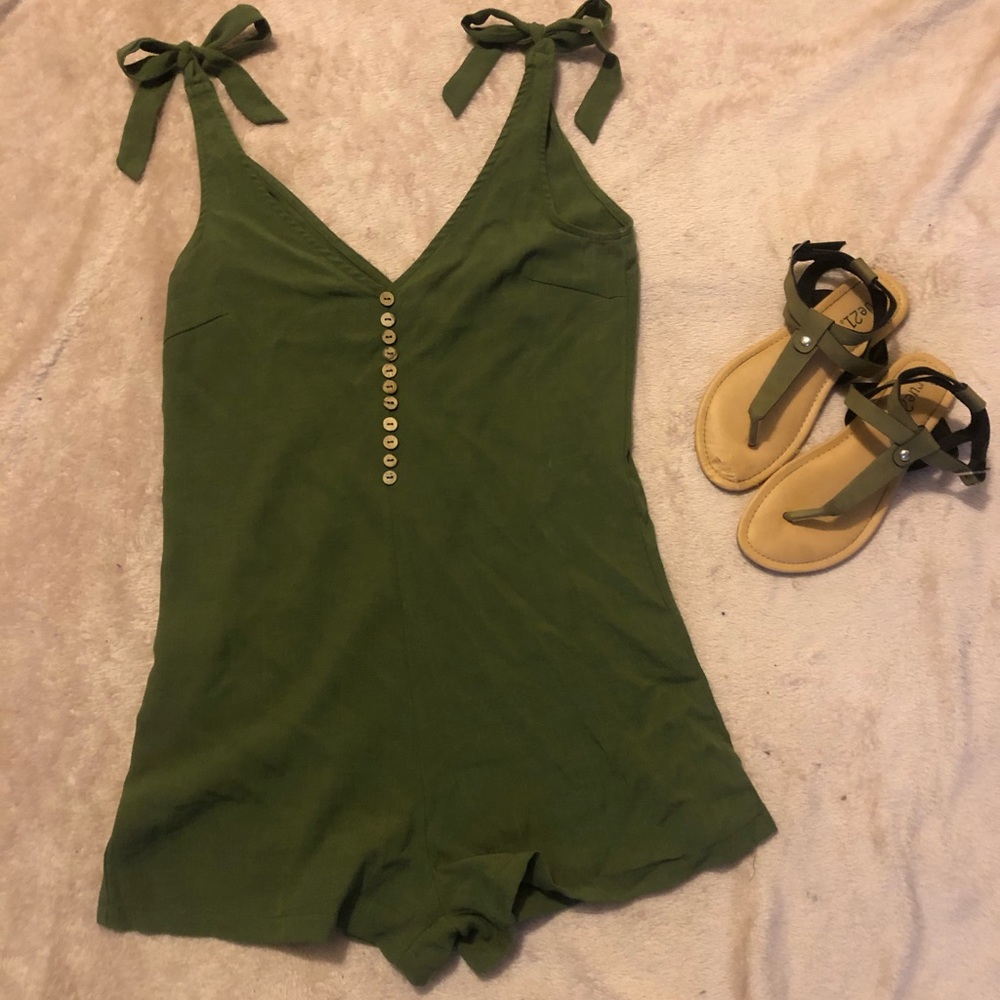 ‼️TODAY ONLY‼️Cute lightweight Romper ☀️🌸